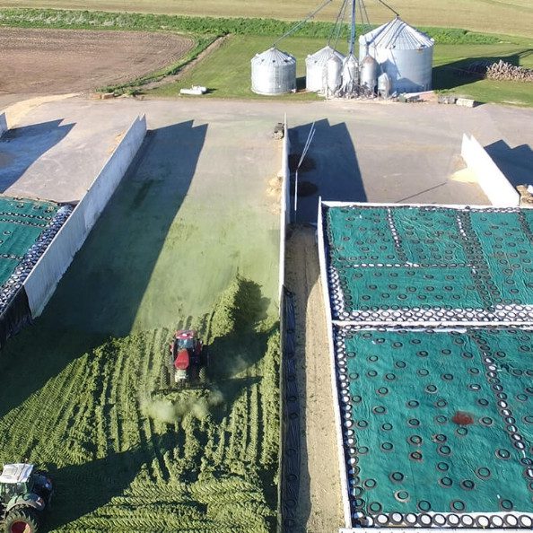 Patio Drummond béton préfabriqué pour le secteur agricole : latte de béton, raclette en béton, mure en béton pour silo fosse, muret de parc à cochon, dalle de trémi en béton