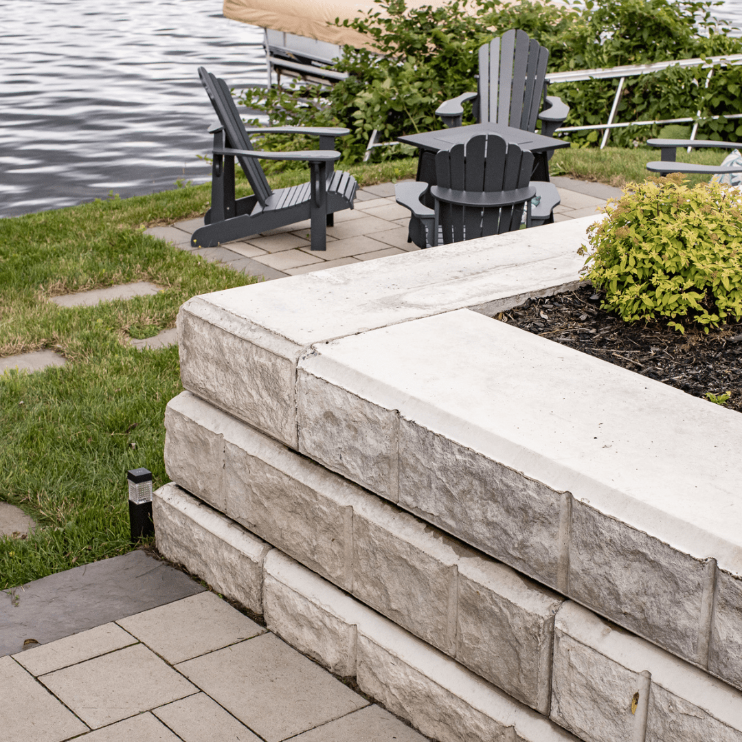 Différences entre murets décoratifs et mur de soutènement en béton | Patio Drummond